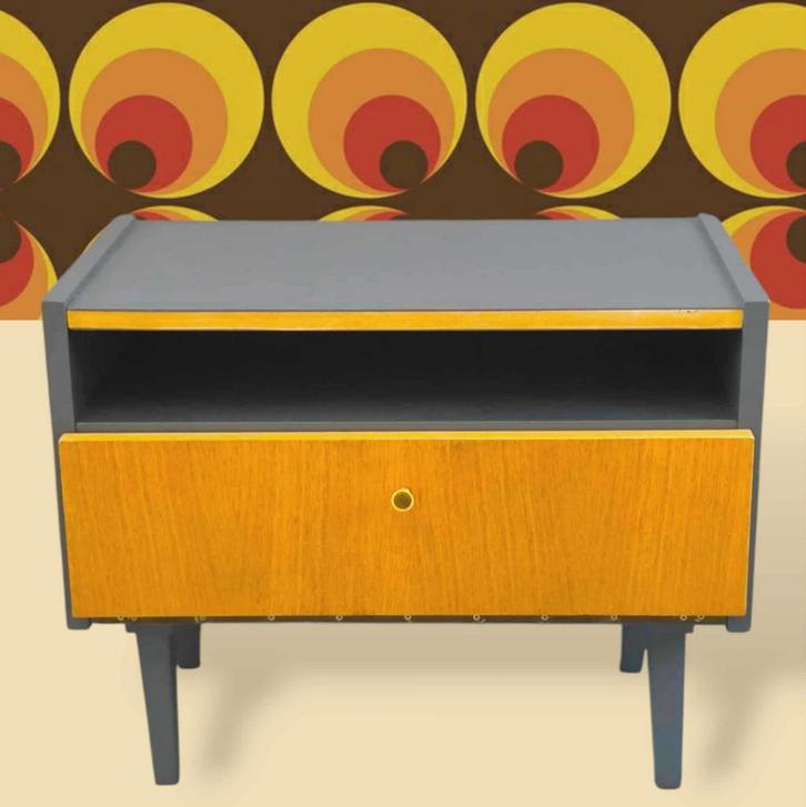 Retro nachtkastje, Huis en Inrichting, Slaapkamer | Nachtkastjes, Zo goed als nieuw, Minder dan 55 cm, 45 tot 65 cm, Hout, Ophalen