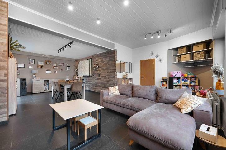 Jolie maison 3 façades 4 chambres, jardin, parking privé 3V, Immo, Huizen en Appartementen te koop, Provincie Henegouwen, 200 tot 500 m²