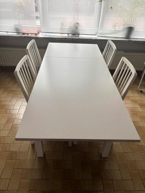 Tafel 4 / 6 personen uitschuifbaar + 4 stoelen, Huis en Inrichting, Tafels | Eettafels, Zo goed als nieuw, Ophalen