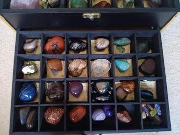 Verzameling Miyu edelstenen en mineralen. Incl. Opbergbox beschikbaar voor biedingen
