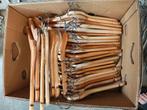 32 houten kledinghangers kapstokken, Ophalen, Zo goed als nieuw
