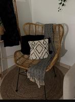 Chaise rotin, Enlèvement, Une