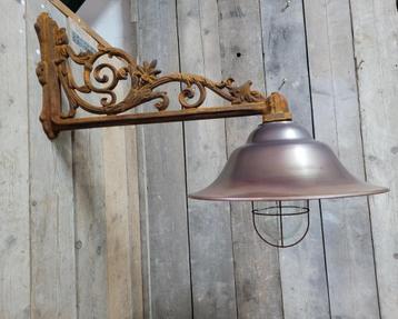 Grote antieke gietijzeren buitenlamp met koperen kap, Enlèvement ou Envoi, Neuf, Métal