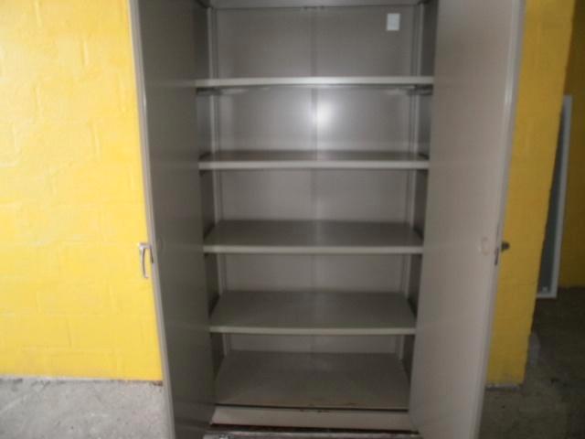 Grote metalen kast met 4 verstelbare leggers, Huis en Inrichting, Kasten | Roldeurkasten en Archiefkasten, 150 tot 200 cm, 50 tot 100 cm