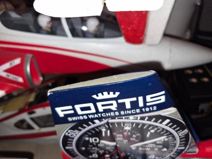 ⁰Calibra extra 330 - 1400 mm span, Hobby en Vrije tijd, Modelbouw | Radiografisch | Vliegtuigen, Ophalen