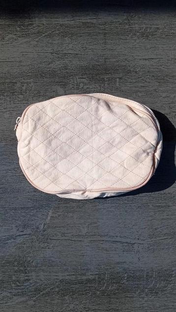 Toilettas van beige stof  beschikbaar voor biedingen
