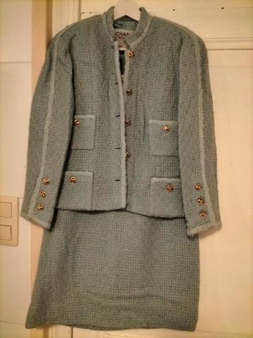Iconische vintage CHANEL set in blauwe tweed  fr 42  beschikbaar voor biedingen