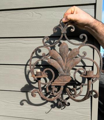 Smeedijzeren ornament met kandelaars (2 stuks) beschikbaar voor biedingen