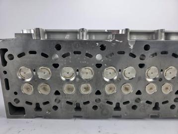 Cilinderkop van een Mercedes S-Klasse beschikbaar voor biedingen