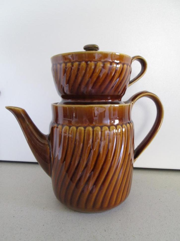 Boch  trianon; koffie/theepot met filter van 23    cm hoog, Antiek en Kunst, Antiek | Servies los, Ophalen of Verzenden