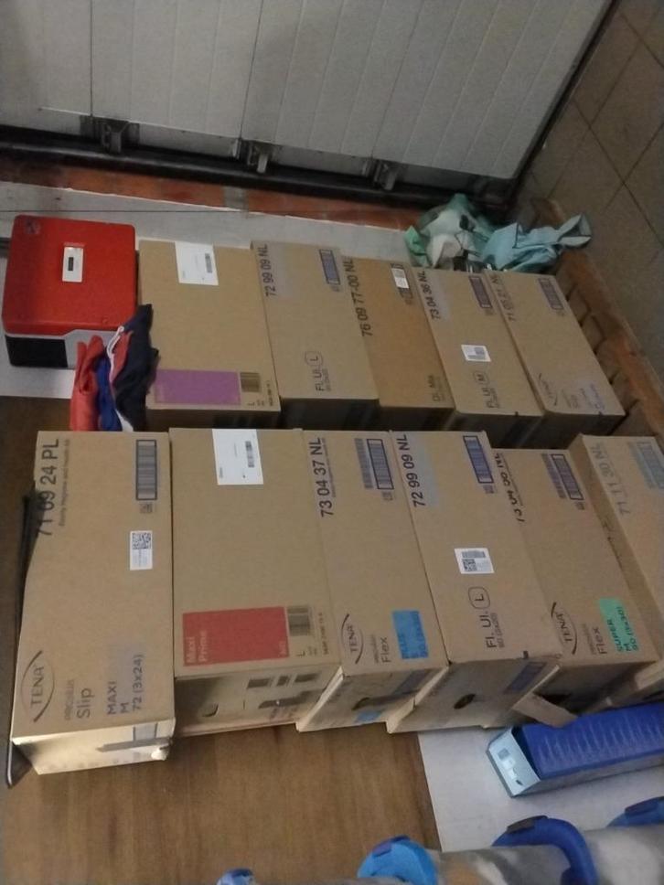 16 dozen kledij vrouw kind en heren, Kleding | Dames, Dames-kledingpakketten, Ophalen