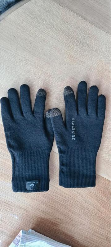 Waterdichte handschoenen Sealskinz beschikbaar voor biedingen
