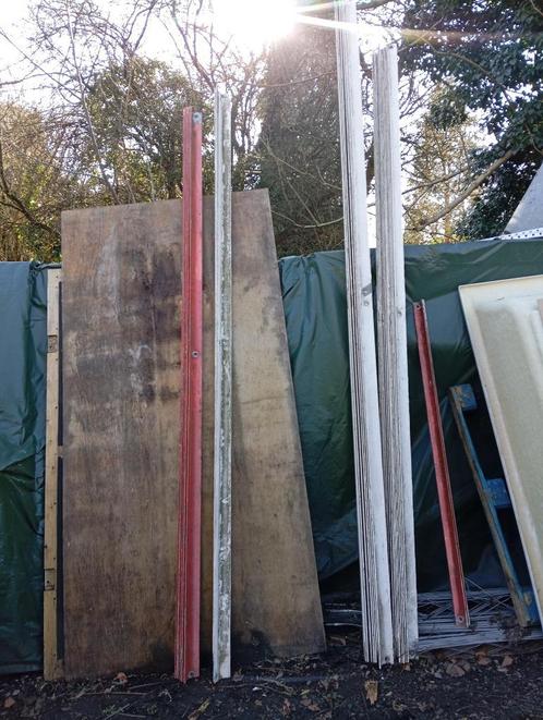 CORNIERES GALVANISEES 60X60X5 MM (METAL-ACIER-FER), Doe-het-zelf en Bouw, Overige Doe-Het-Zelf en Bouw, Gebruikt, Ophalen of Verzenden