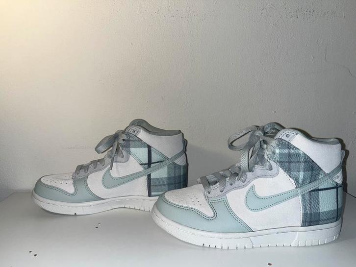 Nike Dunk High SE summit white light silver, Kleding | Heren, Schoenen, Nieuw, Sneakers, Wit, Verzenden