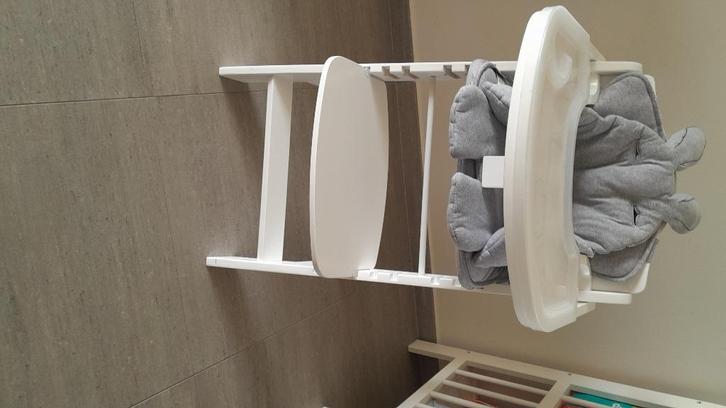 Kinderstoel childhome, Kinderen en Baby's, Kinderstoelen, Zo goed als nieuw, Meegroeistoel, Afneembaar eetblad, Stoelverkleiner