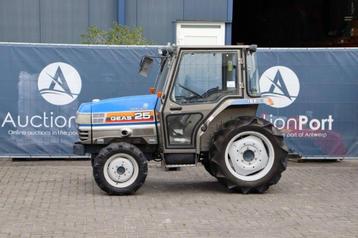 Vente aux enchères : Mini-tracteurs, tracteurs et tondeuses 