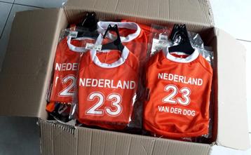 Lot / partij kleding voor honden ( NIEUW ) disponible aux enchères