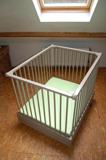 Houten babypark beschikbaar voor biedingen