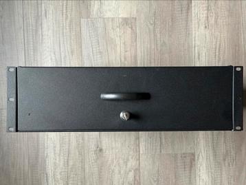 Lade 19” rack beschikbaar voor biedingen