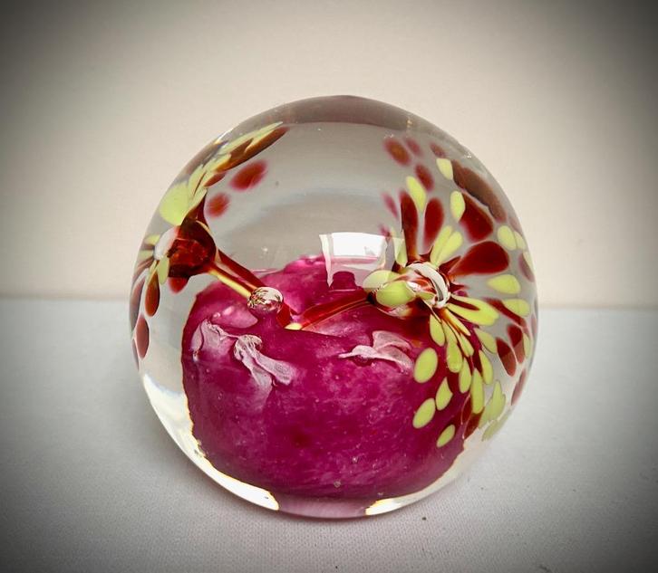 Val Saint Lambert Ancient Sulphide Ball Paper Press, Antiek en Kunst, Antiek | Glaswerk en Kristal, Ophalen of Verzenden