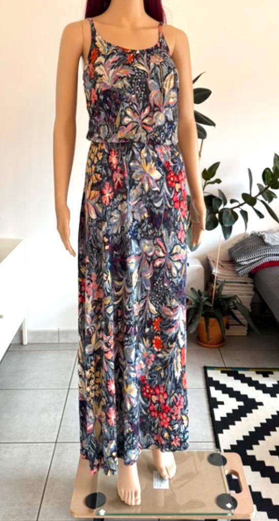 Beautiful maxi dress with vintage floral print (size XS/S), Kleding | Dames, Jurken, Gedragen, Maat 36 (S), Grijs, Onder de knie