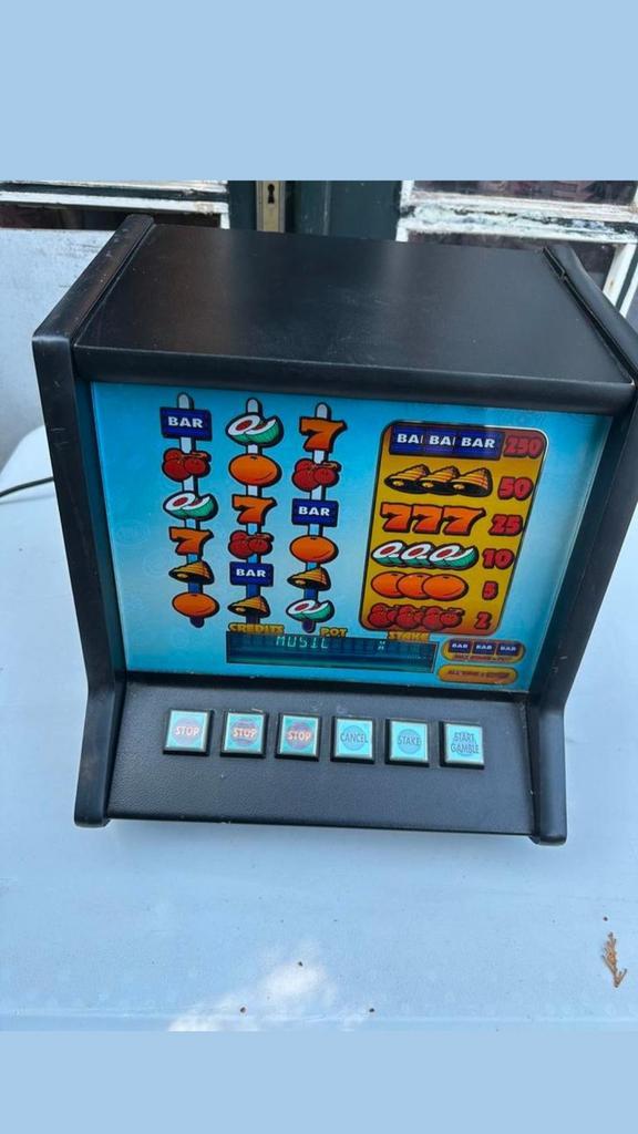 Mooie nette bargokkast, Verzamelen, Automaten | Gokkasten en Fruitautomaten, Zo goed als nieuw, Overige munten, Met sleutels, Ophalen of Verzenden