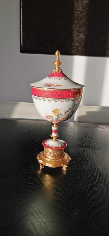Koninklijke vaas uit de 20e eeuw 