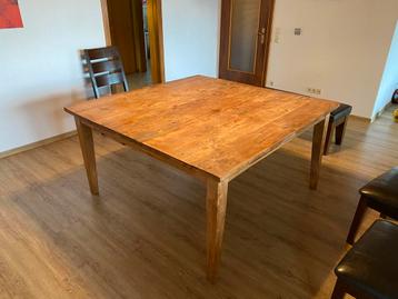 Ruwe teak tafel 150cm x 150cm beschikbaar voor biedingen