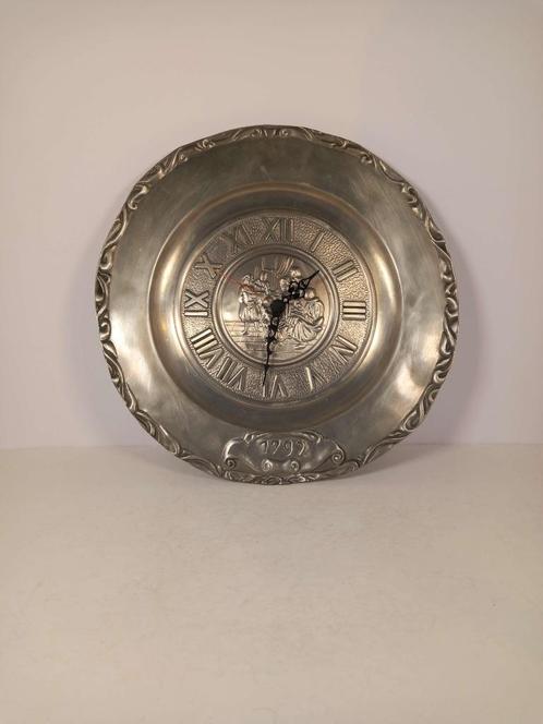 horloge en étain avec un décor de 1792, Antiquités & Art, Antiquités | Étain, Enlèvement ou Envoi