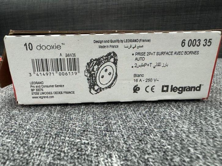 Prise et interrupteur legrand dooxie, Huis en Inrichting, Woonaccessoires | Overige, Zo goed als nieuw, Ophalen of Verzenden
