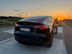 Tesla Y RWD Solid Black 9 maand oud 18100 km, Auto's, Automaat, Achterwielaandrijving, Zwart, Leder