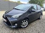 Toyota Yaris 1.5 HYBRID NAVI CUISE B-AUTO -T-PANO -CLIM, Te koop, Zilver of Grijs, 54 kW, Berline