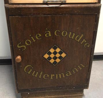 Gutermann vintage vitrinekast. beschikbaar voor biedingen