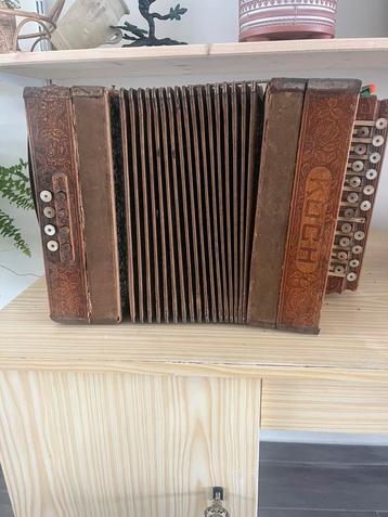 accordeon beschikbaar voor biedingen