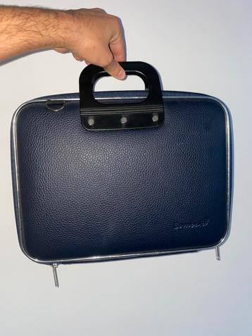 Mallette bombata pour pc/ laptop beschikbaar voor biedingen