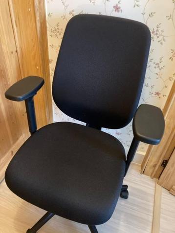Ergonomische bureaustoel Giroflex Model 353 beschikbaar voor biedingen