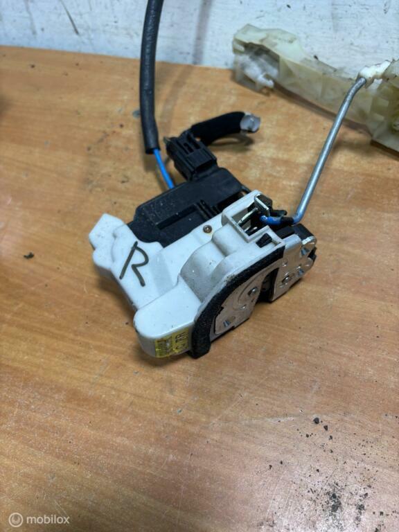 Deurslot mechaniek linksvoor elektrisch Kia Rio III 10-20, Auto-onderdelen, Klein materiaal, Kia, Gebruikt, Ophalen of Verzenden