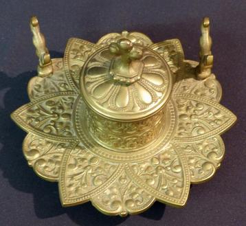 1870 très joli encrier bronze doré décor arabesques 15cm520g
