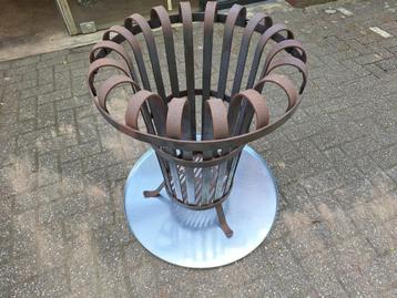 vuurkorf en tafel in 1 (nieuw) beschikbaar voor biedingen