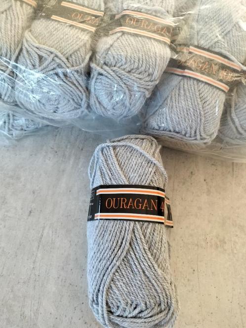 Grijze garenbal van Ouragan (11 ballen)., Hobby en Vrije tijd, Breien en Haken, Ophalen of Verzenden