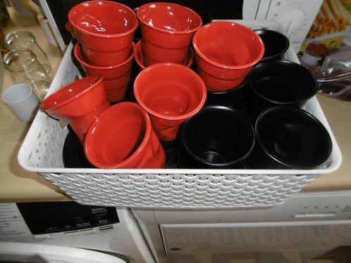 sacs à tambour de service à café rouges et noirs, « revol », Maison & Meubles, Cuisine | Vaisselle, Comme neuf, Tasse(s) et/ou soucoupe(s)