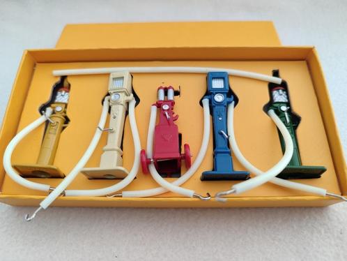 Dinky Atlas _ Brandstofdispensers met 5 pompen _ ref.49, Hobby en Vrije tijd, Modelauto's | 1:43, Zo goed als nieuw, Overige typen