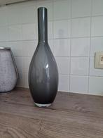 Grijze vaas te koop, Ophalen, Overige kleuren, Minder dan 50 cm, Glas