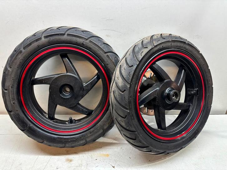 Voorvelg met band Sym Fiddle 2, Fietsen en Brommers, Brommeronderdelen | Scooters, Zo goed als nieuw, SYM, Overige typen, Ophalen of Verzenden