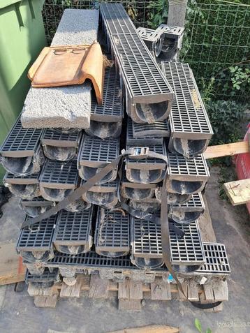 roostergoten zwarte PVC beschikbaar voor biedingen