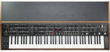 Synthesizers vintage disponible aux enchères