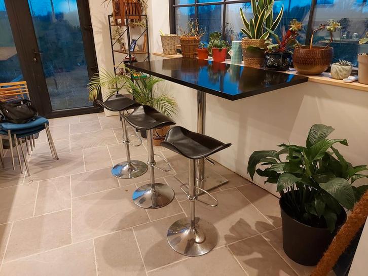 3 Barkrukken + bijpassende tafel, Maison & Meubles, Tabourets de bar, Utilisé, Enlèvement