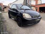 Toyota Yaris Benzine Manuel Gekeurd, Auto's, Voorwielaandrijving, Stof, 4 cilinders, Zwart