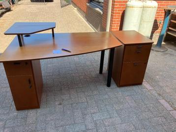 modern bureau beschikbaar voor biedingen