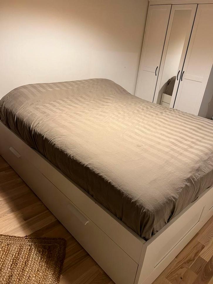 Brimnes bed 160x200 cm incl lattenbodem, Huis en Inrichting, Slaapkamer | Bedden, Zo goed als nieuw, Ophalen